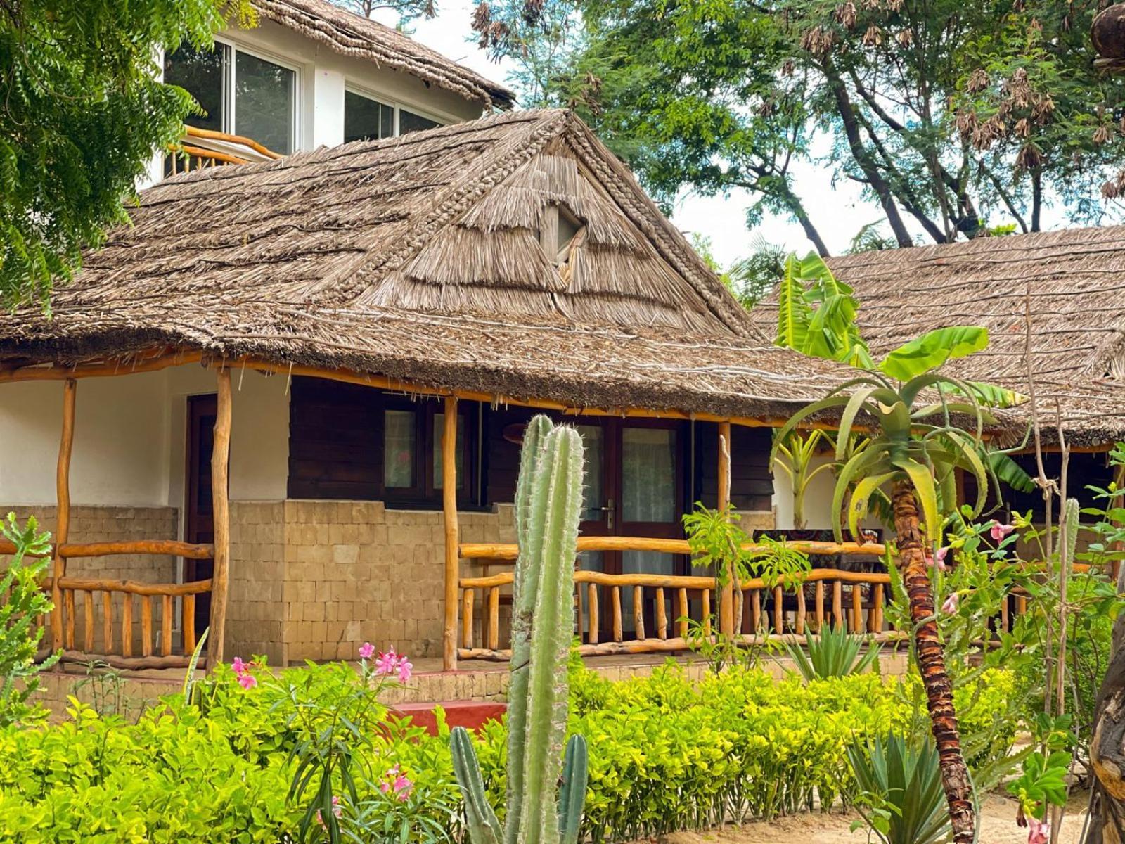 Vovo Telo Lodge Toliara Exterior foto